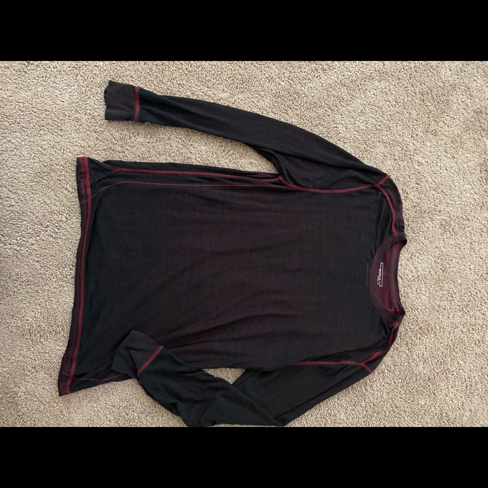 Buckle brand red top